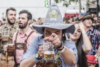 Άνθρωποι στη Γερμανία με σκέψεις μετανάστευσης