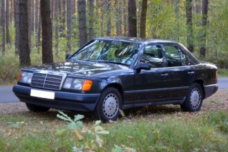 Πινακίδα αυτοκινήτου με διακριτικό MU στο Μόναχο