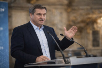 Ο Πρωθυπουργός της Βαυαρίας Markus Söder κατά τη διάρκεια ομιλίας σε κομματική εκδήλωση της CSU.