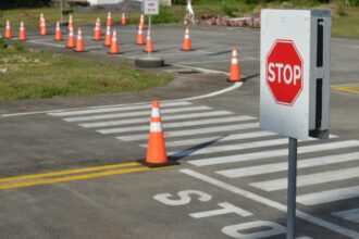 Σχολή οδηγών στη Γερμανία με άδεια αίθουσα μαθημάτων
