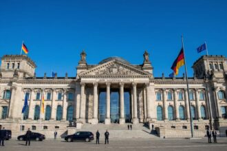 Το κτίριο του γερμανικού κοινοβουλίου Bundestag στο Βερολίνο κατά τη διάρκεια συνεδρίασης