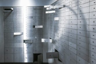 Θησαυροφυλάκιο με άδειες θυρίδες σε γερμανική τράπεζα