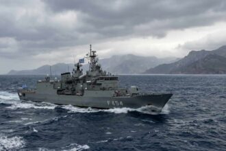 Ελληνική φρεγάτα περιπολεί στα ανοιχτά της Κύπρου εν μέσω αυξημένων μέτρων ασφαλείας