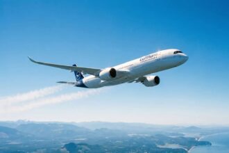 Αεροσκάφος της γερμανικής εταιρείας Lufthansa εν πτήσει