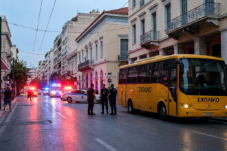 Polizeieinsatz in Athen nach der Festnahme eines Schulbusfahrers wegen Drogenbesitzes