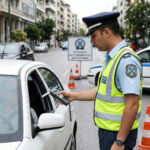 Verkehrspolizei in Griechenland führt eine Alkoholkontrolle durch