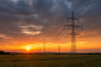 Γραμμές μεταφοράς ηλεκτρικής ενέργειας στη γερμανική ύπαιθρο