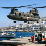 Ein Militärhubschrauber landet in Griechenland für einen medizinischen Nottransport.