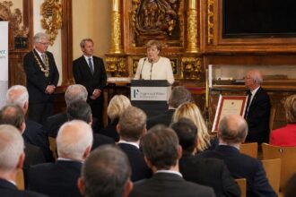 Η Angela Merkel σε εκδήλωση βράβευσης με το βραβείο Caritas στη Γερμανία