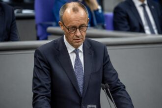 Ο Γερμανός καγκελάριος Friedrich Merz σε κυβερνητική συνάντηση εργασίας.