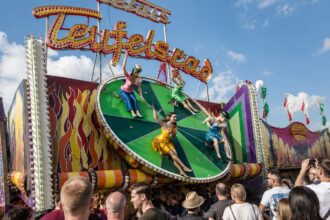 Είσοδος του παραδοσιακού παιχνιδιού Teufelsrad στο Oktoberfest του Μονάχου