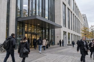 Κτίριο δημόσιας υπηρεσίας μετανάστευσης και ασύλου στη Γερμανία