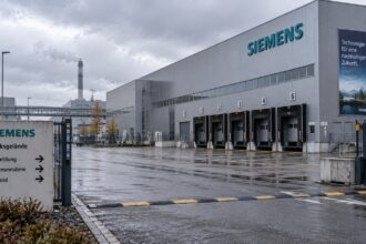 Κλειστό γερμανικό εργοστάσιο και έρημη βιομηχανική περιοχή λόγω της οικονομικής κρίσης