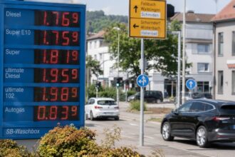 Ηλεκτρονικός πίνακας τιμών σε πρατήριο καυσίμων στη Βάδη-Βυρτεμβέργη