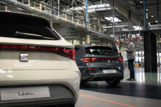 Οχήματα Volkswagen και Seat σε εγκαταστάσεις αντιπροσωπείας αυτοκινήτων