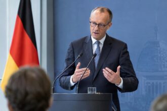 Ο Γερμανός υπουργός Εξωτερικών Γιόχαν Βάντεφουλ εκφράζει τη στήριξη της Γερμανίας στον πρόεδρο της Ουκρανίας Βολοντίμιρ Ζελένσκι