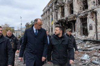 Ο Γερμανός καγκελάριος Φρίντριχ Μερτς σε επίσημη επίσκεψη στο Κίεβο για την υπογραφή συμφωνιών στρατιωτικής βοήθειας